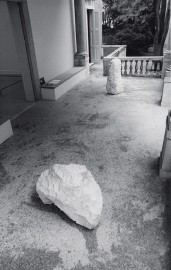 White Arch (1979) and Large White Column (1979), British Pavilion, Venice, 1980