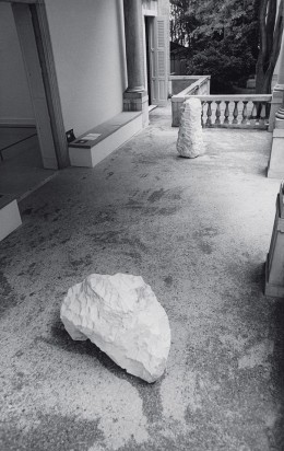 White Arch (1979) and Large White Column (1979), British Pavilion, Venice, 1980
