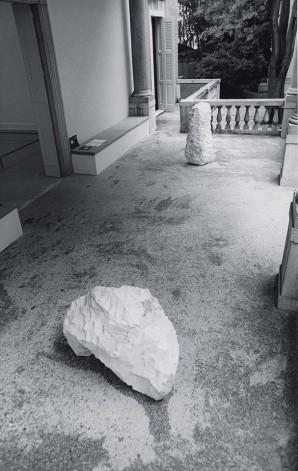 White Arch (1979) and Large White Column (1979), British Pavilion, Venice, 1980