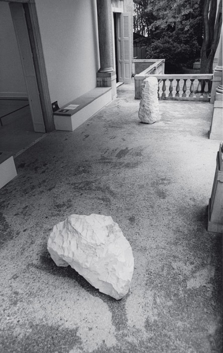 White Arch (1979) and Large White Column (1979), British Pavilion, Venice, 1980