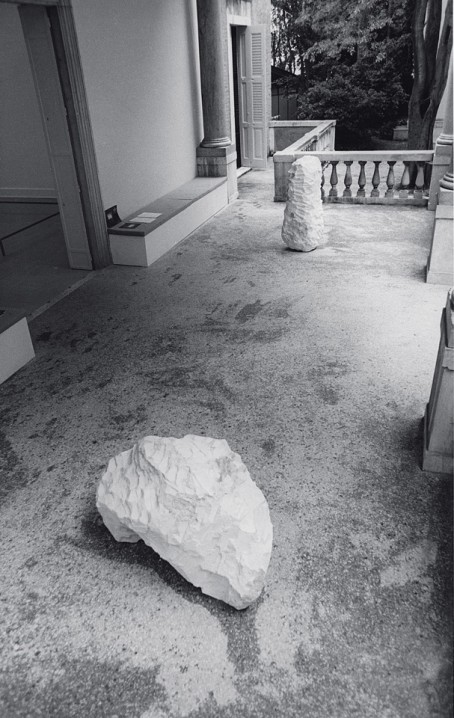 White Arch (1979) and Large White Column (1979), British Pavilion, Venice, 1980