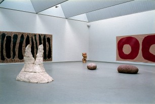 Installation views with First Black Wax (1981), Four Wilderness Stones (1980), Odd Elms (1981),Kröller-Müller Museum, Otterlo, 1981