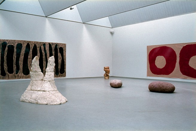 Installation views with First Black Wax (1981), Four Wilderness Stones (1980), Odd Elms (1981),Kröller-Müller Museum, Otterlo, 1981